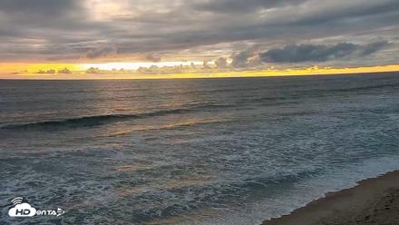 Carlsbad Beach Surf Live Webcam - Apr 12, 2026, 7:30pm PDT
