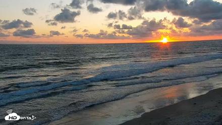 Carlsbad Beach Surf Live Webcam - May 5, 2026, 7:34pm PDT