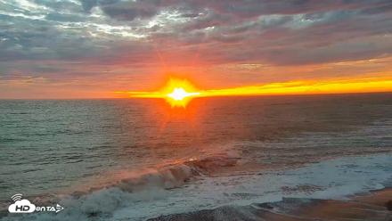Carlsbad Beach Surf Live Webcam - Sep 7, 2026, 7:05pm PDT