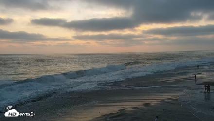 Carlsbad Beach Surf Live Webcam - Jul 26, 2026, 7:57pm PDT