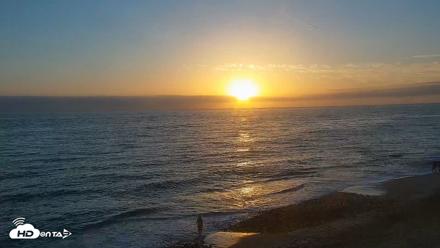 Carlsbad Beach Surf Live Webcam - Aug 23, 2026, 7:15pm PDT