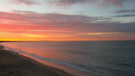 Carlsbad Beach Surf Live Webcam - Dec 4, 2025, 6:24am PST