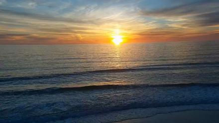 Carlsbad Beach Surf Live Webcam - Feb 24, 2026, 5:42pm PST