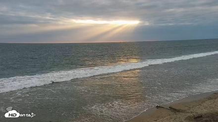 Carlsbad Beach Surf Live Webcam - May 3, 2026, 7:01pm PDT