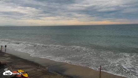 Carlsbad Beach Surf Live Webcam - Sep 6, 2026, 4:34pm PDT