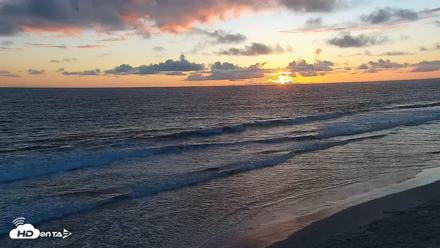 Carlsbad Beach Surf Live Webcam - Apr 21, 2026, 7:23pm PDT