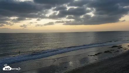 Carlsbad Beach Surf Live Webcam - Sep 15, 2026, 7:12pm PDT