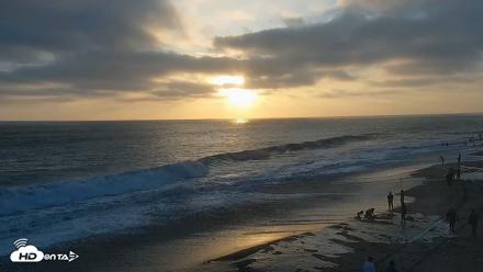 Carlsbad Beach Surf Live Webcam - Jul 26, 2026, 7:29pm PDT