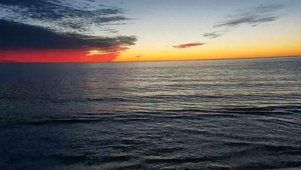 Carlsbad Beach Surf Live Webcam - Dec 29, 2025, 5:12pm PST