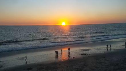 Carlsbad Beach Surf Live Webcam - Oct 8, 2025, 6:21pm PDT
