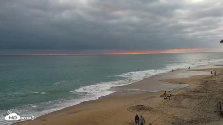 Carlsbad Beach Surf Live Webcam - Jun 28, 2026, 7:55pm PDT