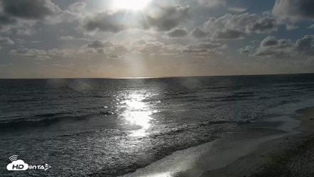 Carlsbad Beach Surf Live Webcam - May 27, 2026, 6:37pm PDT