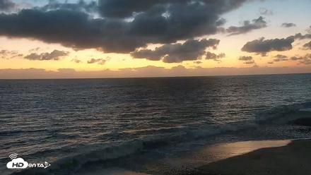Carlsbad Beach Surf Live Webcam - Sep 21, 2026, 7:15pm PDT
