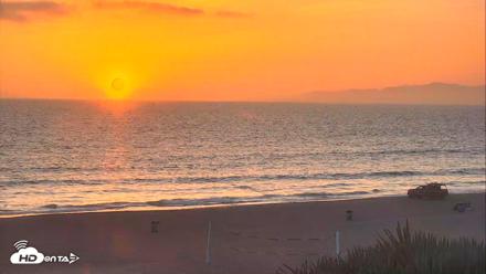 El Porto Beach Roving Live Cam - Apr 16, 2026, 7:22pm PDT