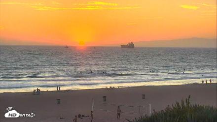 El Porto Beach Roving Live Cam - Aug 19, 2026, 7:35pm PDT