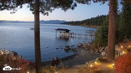 Garwoods Grill and Pier Live Cam - Oct 18, 2026, 6:50am PDT