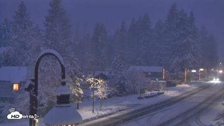 Kings Beach Caliente Restaurant Live Webcam - Apr 12, 2026, 7:49pm PDT