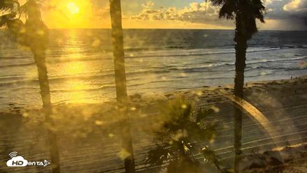 Pacific Beach Live Surf Webcam - Oct 22, 2026, 5:45pm PDT