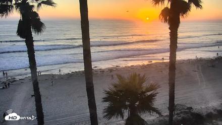 Pacific Beach Live Surf Webcam - Aug 25, 2026, 7:19pm PDT