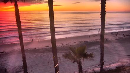 Pacific Beach Live Surf Webcam - Dec 29, 2025, 5:11pm PST