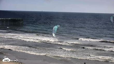 Pacific Beach Live Surf Webcam - Apr 22, 2026, 4:41pm PDT