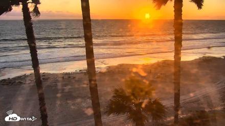 Pacific Beach Live Surf Webcam - Apr 13, 2026, 7:11pm PDT