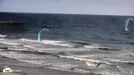 Pacific Beach Live Surf Webcam - Apr 22, 2026, 4:40pm PDT