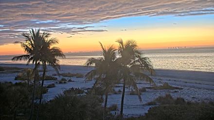 Oceans Reach Sanibel Island Live Cam - Feb 5, 2026, 6:42am EST