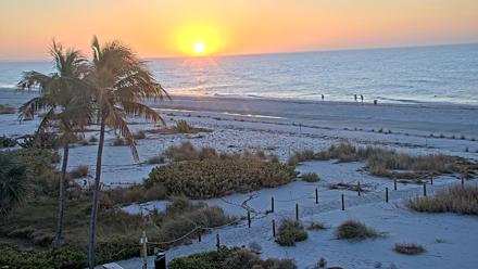 Oceans Reach Sanibel Island Live Cam - Feb 7, 2026, 7:14am EST