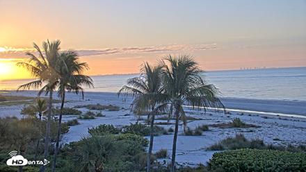Oceans Reach Sanibel Island Live Cam - Apr 17, 2026, 7:17am EDT