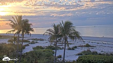 Oceans Reach Sanibel Island Live Cam - Apr 19, 2026, 7:22am EDT