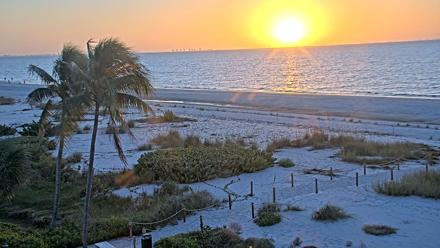Oceans Reach Sanibel Island Live Cam - Dec 24, 2025, 7:20am EST