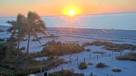 Oceans Reach Sanibel Island Live Cam - Jan 24, 2026, 7:20am EST