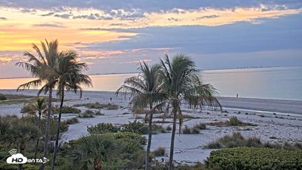 Oceans Reach Sanibel Island Live Cam - Apr 19, 2026, 6:58am EDT