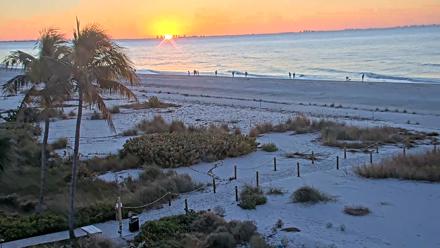 Oceans Reach Sanibel Island Live Cam - Feb 6, 2026, 7:10am EST