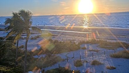 Oceans Reach Sanibel Island Live Cam - Jan 3, 2026, 7:32am EST