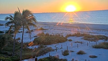 Oceans Reach Sanibel Island Live Cam - Dec 16, 2025, 7:15am EST