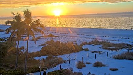 Oceans Reach Sanibel Island Live Cam - Feb 5, 2026, 7:14am EST