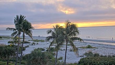 Oceans Reach Sanibel Island Live Cam - Oct 6, 2025, 7:44am EDT