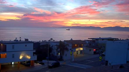 Sea View Inn Manhattan Beach Live Webcam - Apr 5, 2026, 7:28pm PDT