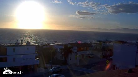Sea View Inn Manhattan Beach Live Webcam - Apr 13, 2026, 6:55pm PDT