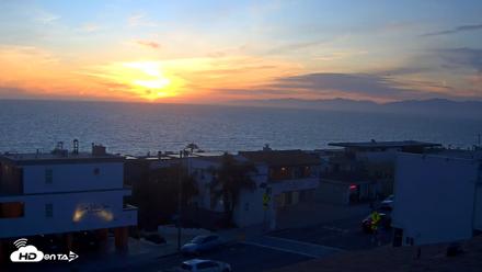 Sea View Inn Manhattan Beach Live Webcam - Apr 15, 2026, 7:26pm PDT