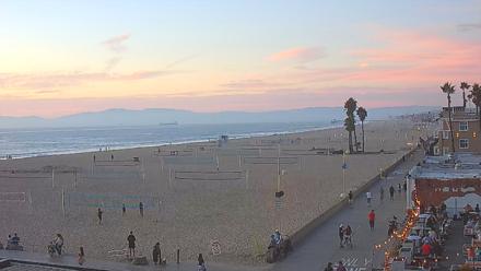 Hermosa Beach North Live Webcam - Oct 19, 2025, 6:21pm PDT
