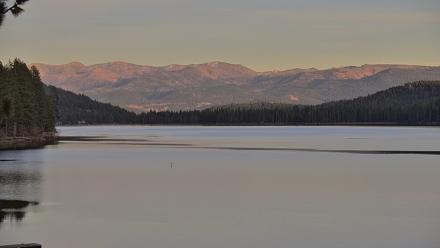 Donner Lake and Village Live Webcam - Nov 9, 2025, 4:33pm PST