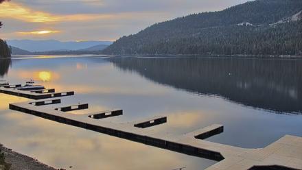 Donner Lake and Village Live Webcam - Sep 18, 2025, 7:04am PDT