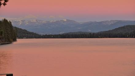 Donner Lake and Village Live Webcam - Oct 19, 2025, 6:24pm PDT