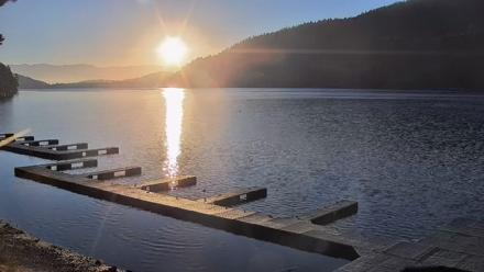 Donner Lake and Village Live Webcam - Oct 9, 2025, 7:32am PDT