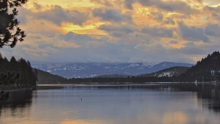 Donner Lake and Village Live Webcam - Mar 1, 2026, 6:44am PST