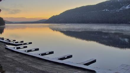Donner Lake and Village Live Webcam - Nov 25, 2025, 7:08am PST