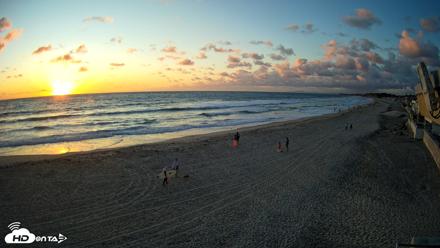 17th St. Del Mar Beach - 4K NW View Live Cam - Apr 13, 2026, 7:15pm PDT